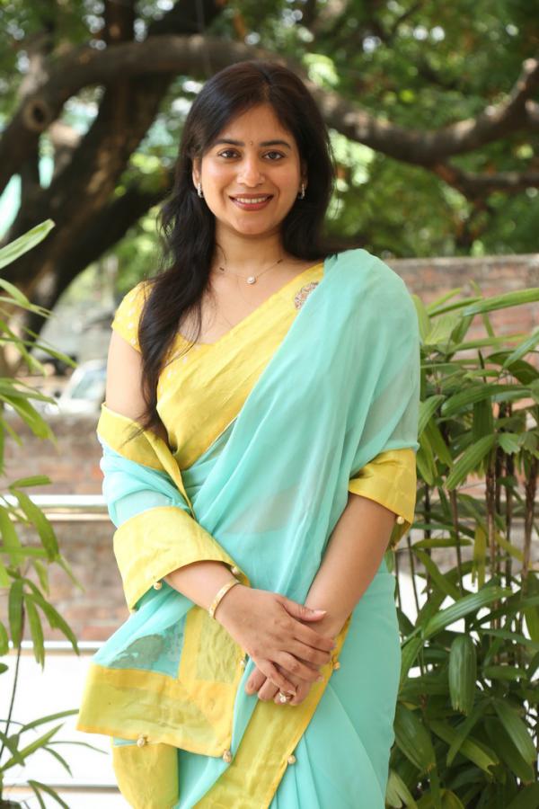 Niharika Dasari (29)