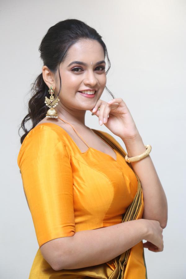 Samaira (75)