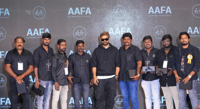 Allu Arjun Devotes Over Six Hours To Celebrate With 1000 Fans From Seven States