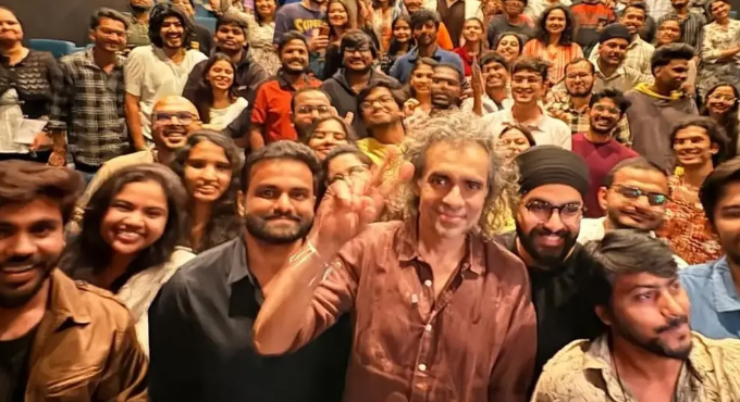 Imtiaz Ali Visits Hyderabad to Celebrate the Success of Main Vaapas Aaunga and Thank Audiences for Their Overwhelming Love Imtiaz Ali Visits Hyderabad To Celebrate The Success Of Main Vaapas Aaunga And Thank Audiences For Their Overwhelming Love