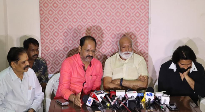 Nandamuri Balakrishna and Chiranjeevi’s Intervention Helps Resolve Dancers’ Association Dispute Nandamuri Balakrishna And Chiranjeevis Intervention Helps Resolve Dancers Association Dispute
