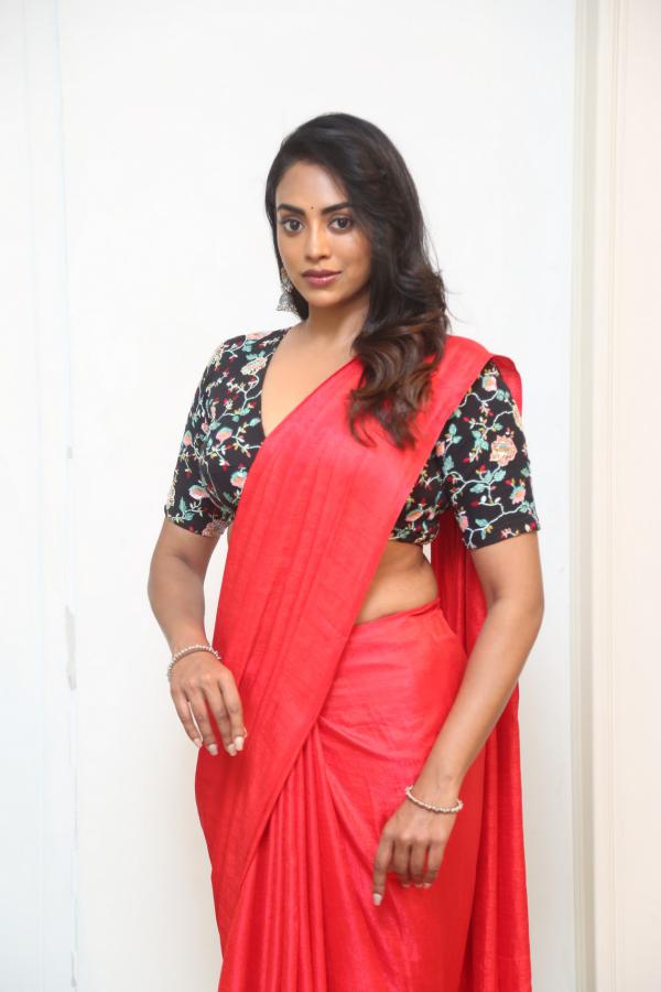 Kamakshi Bhaskarla (74)