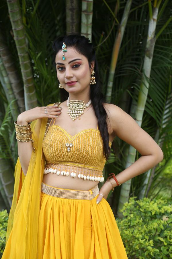 Meenakshi Jaiswal (17)