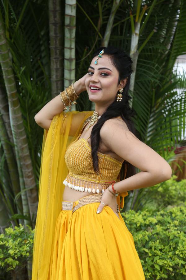 Meenakshi Jaiswal (23)