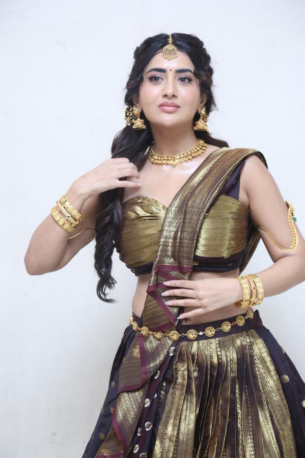 Rashi SIngh (2)