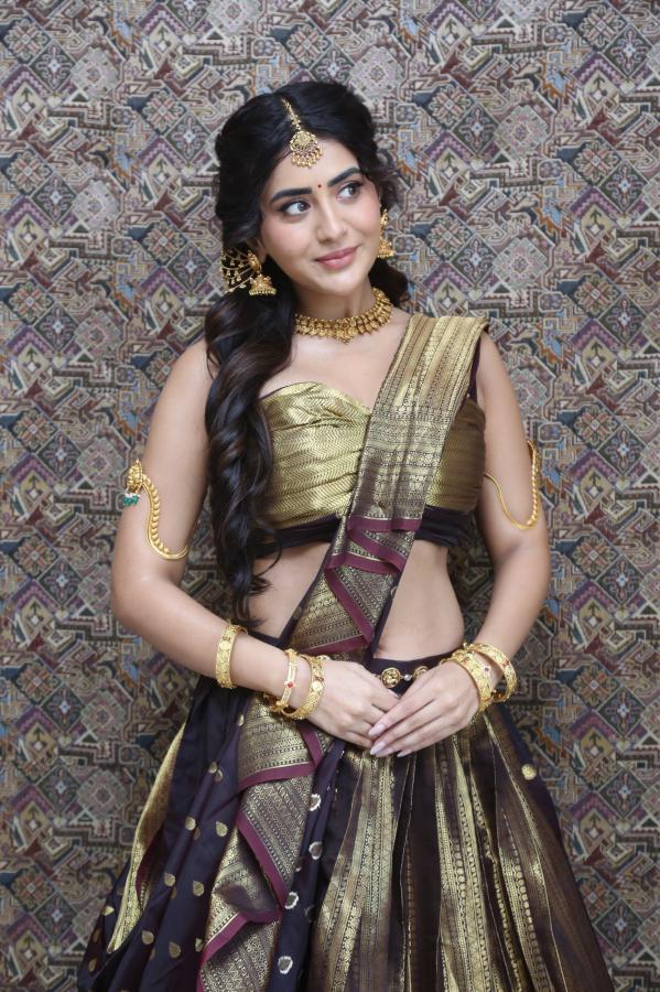 Rashi SIngh (24)