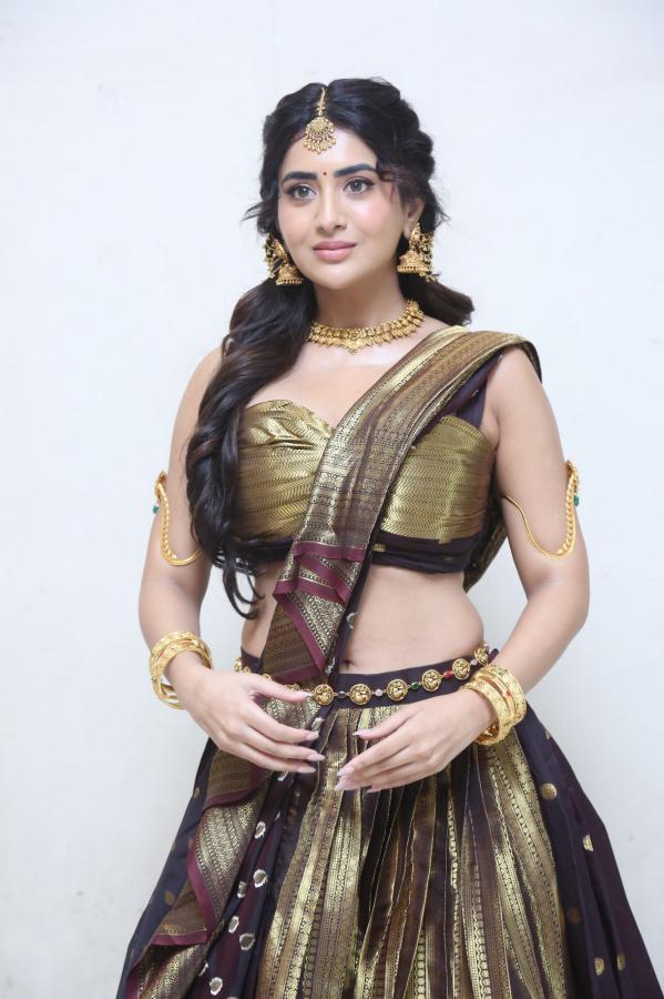Rashi SIngh (3)