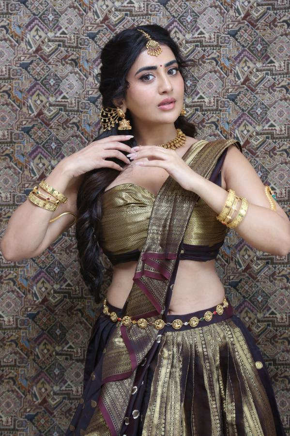 Rashi SIngh (31)