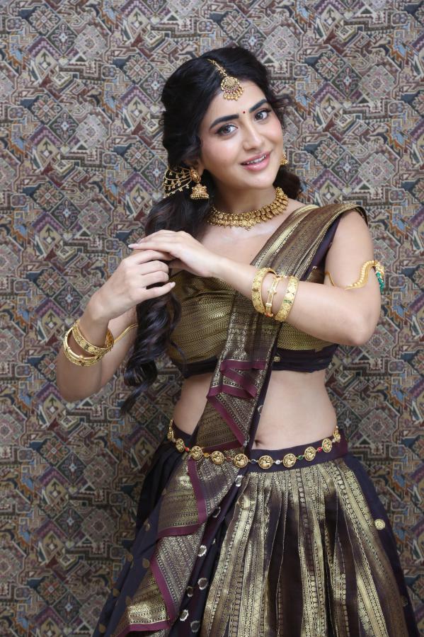 Rashi SIngh (32)