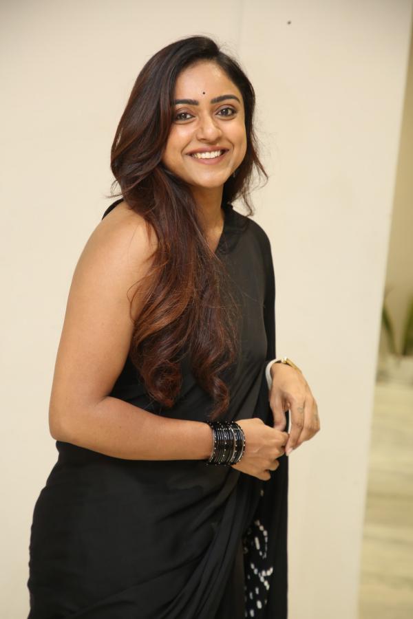 Vithika Sheru (18)