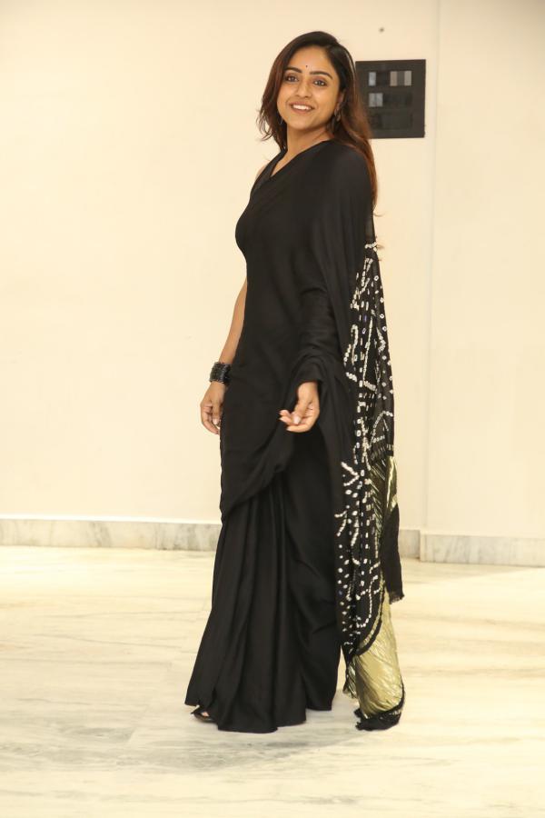Vithika Sheru (21)
