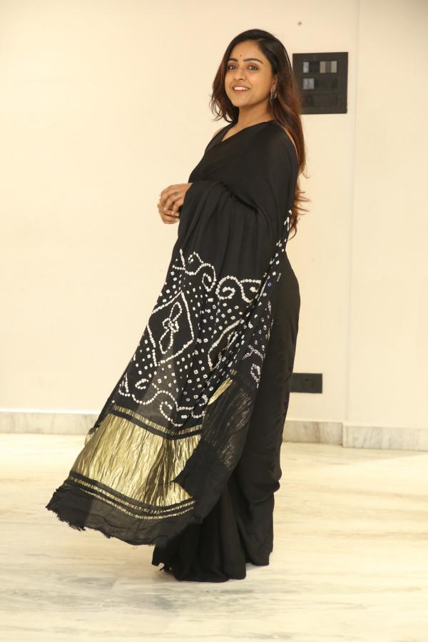 Vithika Sheru (23)