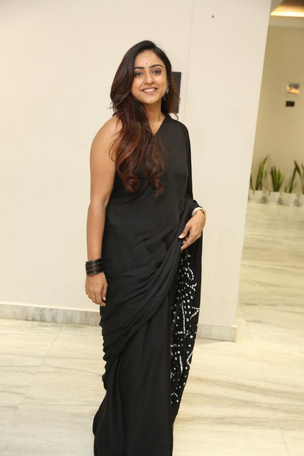 Vithika Sheru (27)
