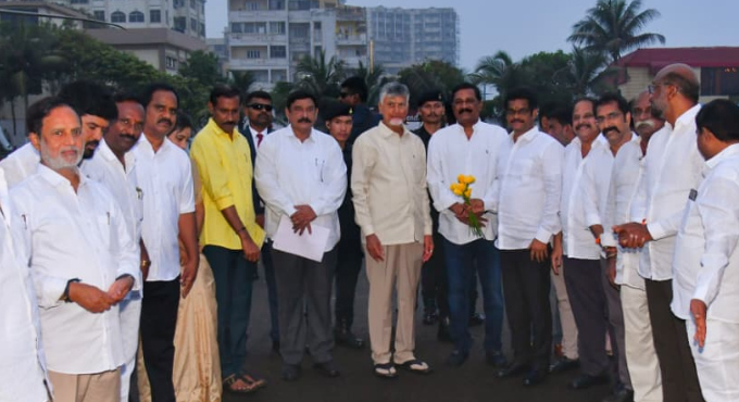 Cm Participates In Swarna Andhra Swachh Andhra Programme At Alamanda Koduru 