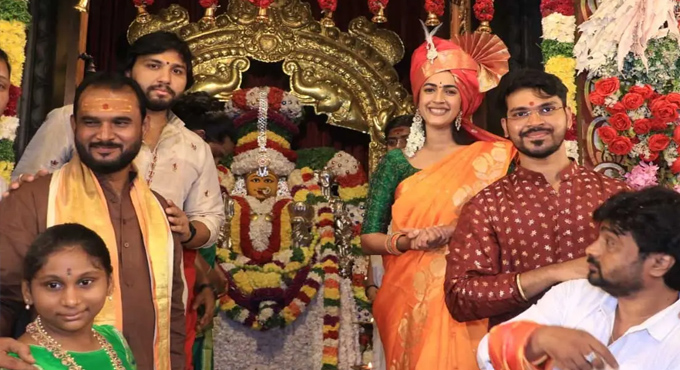 Actress Producer Niharika Konidela Offers Bangaru Bonam At Sri Mahankaleshwara Temple 