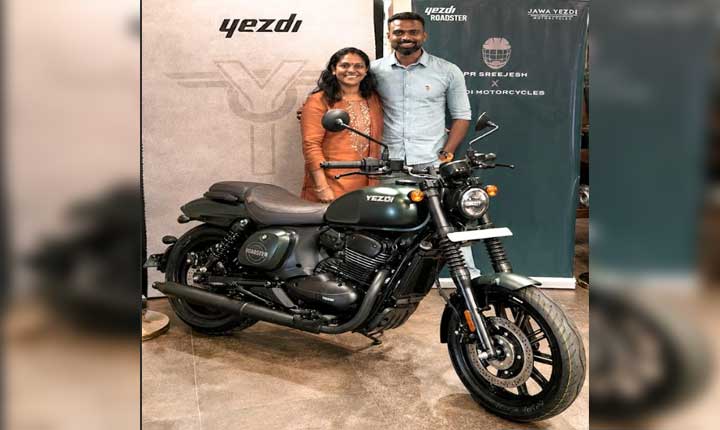 Olympic Medallist PR Sreejesh Becomes India’s First Customer to Take Delivery of 2026 Yezdi Green Mamba Roadster