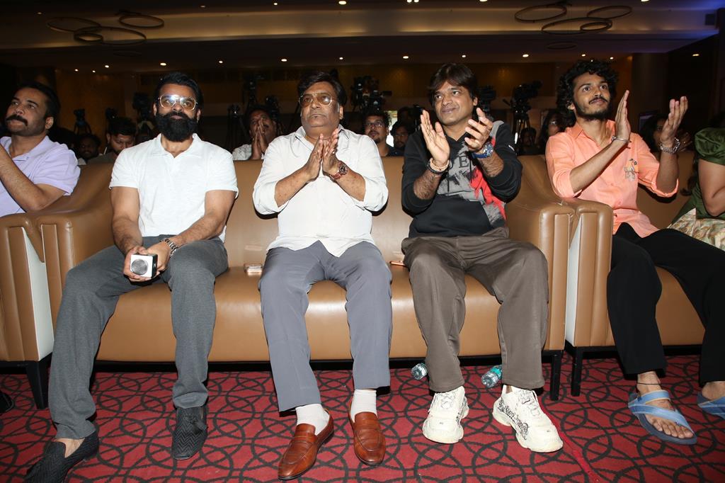 8X0A4395_2000x1333 (Copy)