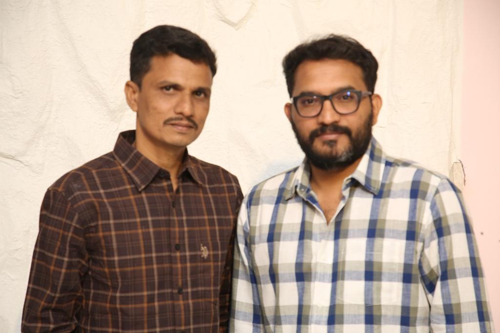 “Idupu Kayitham” First Single Srilatha Song Is Receiving Appreciation from Everyone – Suresh Bobbili & Alaraju Idupu Kayitham First Single Srilatha Song Is Receiving Appreciation From Everyone Suresh Bobbili Alaraju