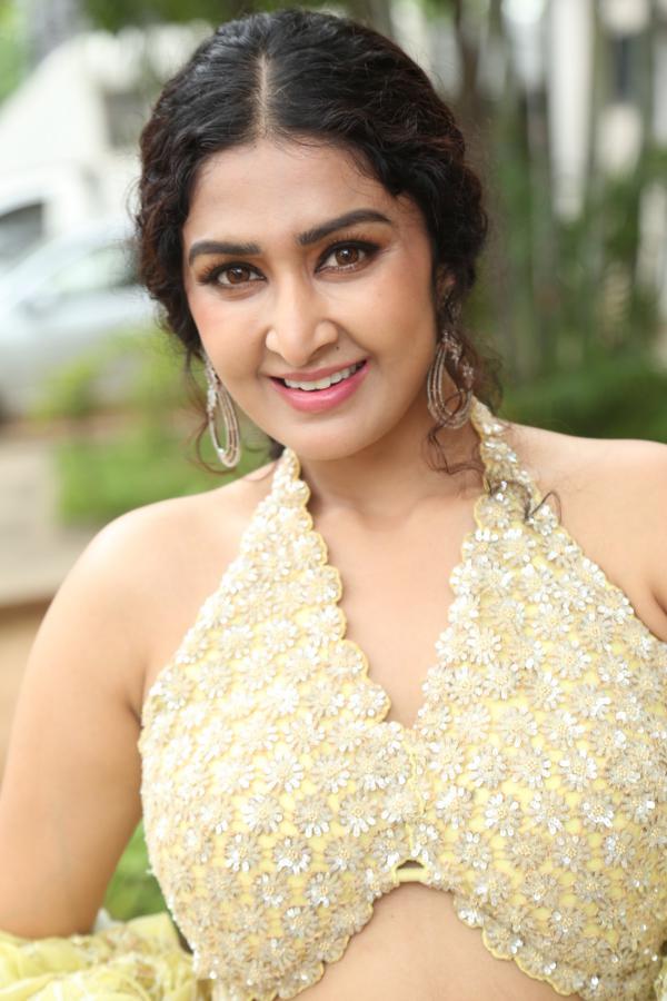 Farnaz Shetty (1)