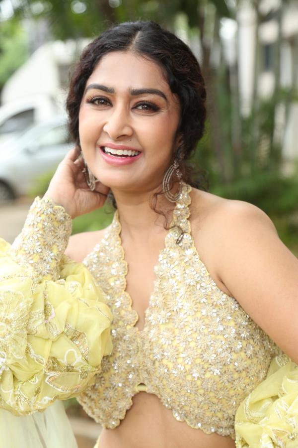 Farnaz Shetty (2)