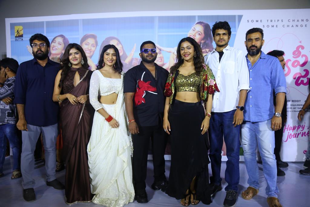 Happy Journey Movie Trailer Launch (32) (Copy)