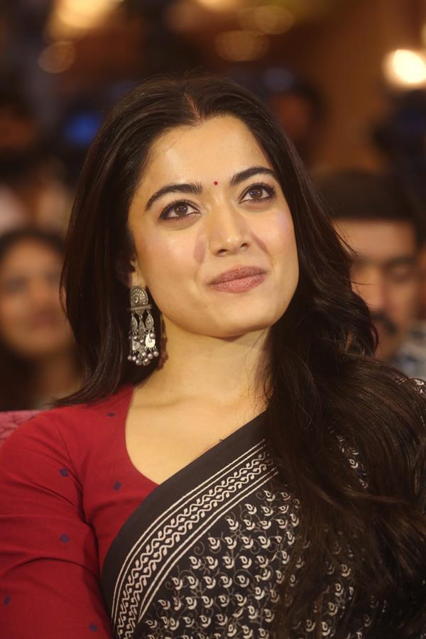Rashmika Mandanna (14) (Copy)