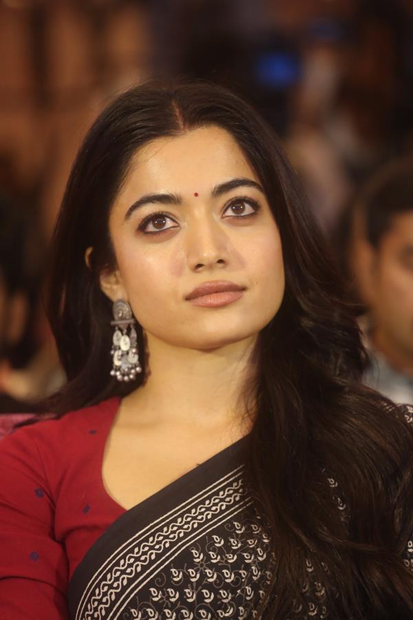 Rashmika Mandanna (25) (Copy)