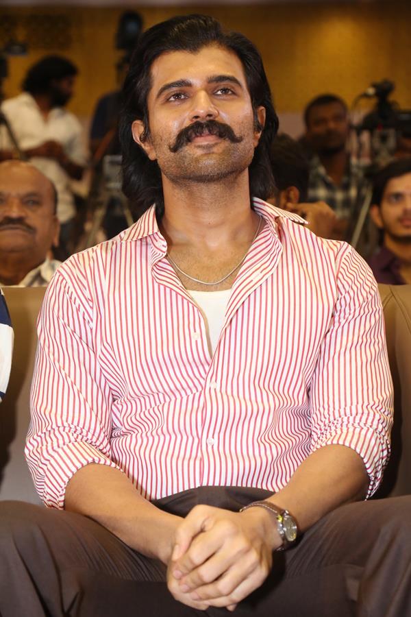 Vijay Deverakonda (58) (Copy)