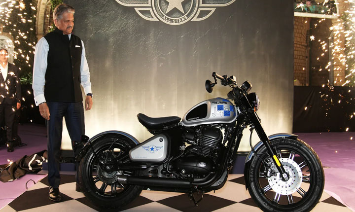 Anand Mahindra Unveils Jawa All Stars 42 Bobber at Global Chess League 2026 Anand Mahindra Unveils Jawa All Stars 42 Bobber At Global Chess League 2026