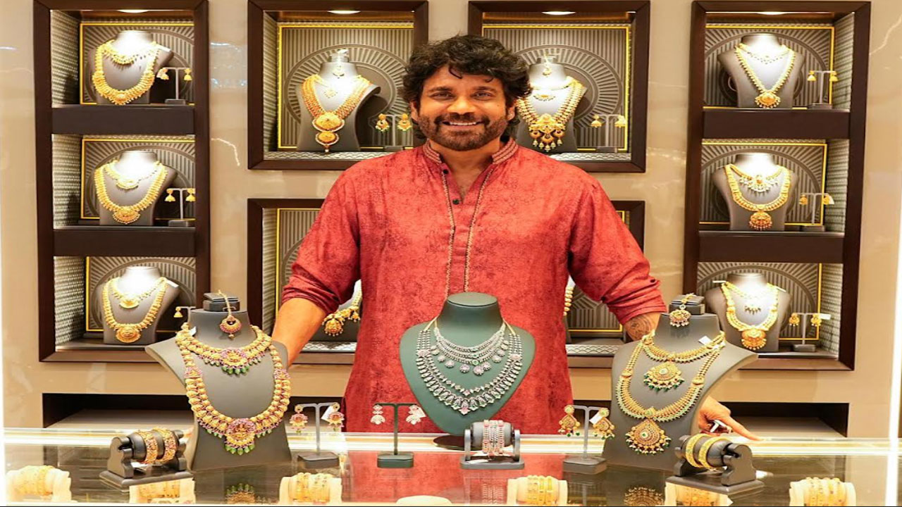Akkineni Nagarjuna Inaugurates New Kalyan Jewellers Showroom in Rajahmundry Akkineni Nagarjuna Inaugurates New Kalyan Jewellers Showroom In Rajahmundry