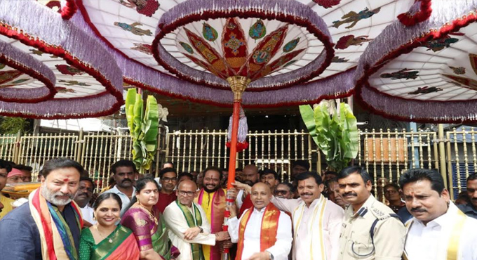 Chennai Umbrellas Reach Tirumala For Garuda Seva 