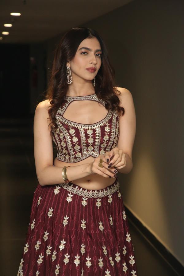 Kashika Kapoor (32) (Copy)