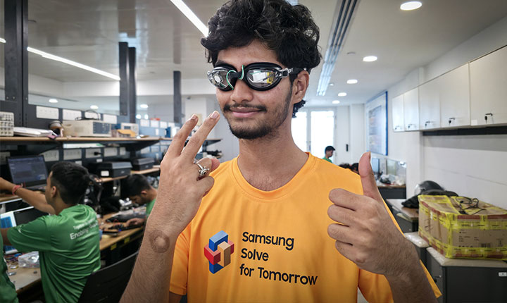 Engineering Student Pasupuleti Ruthvik From Chittoor Develops Untethered Smart Goggles For Visually Impaired Swimmers 