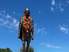 Dr. Krishna Ella visits Gandhi Memorial in Dallas