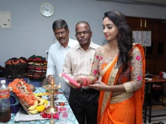 Actress Pooja Sree launches Pochampally IKAT Mela