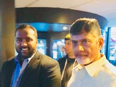NRIs Grand Welcocme to Chandrababu at Chicago Airport
