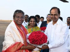 CM KCR Welcomes to President Draupadi Murmu