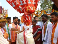 CM Revanth Reddy Visits Medaram Jatara