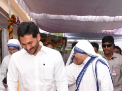 CM YS Jagana Couples Visited Nirmal Hriday Bhavan