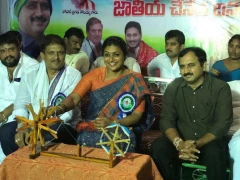 Alla Ramakrishna Reddy and Roja participated in the Weavers meet at Mangalagiri