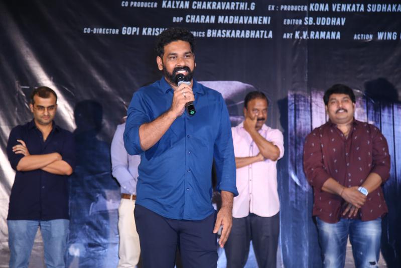 100-crores-move-poster-launch-press-meet-10.jpg