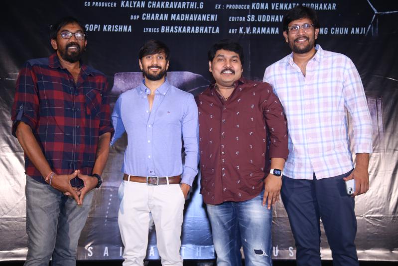100-crores-move-poster-launch-press-meet-14.jpg