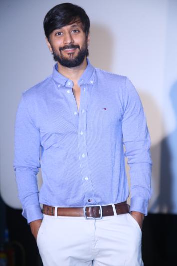 100-crores-move-poster-launch-press-meet-15.jpg
