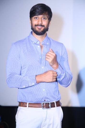 100-crores-move-poster-launch-press-meet-16.jpg