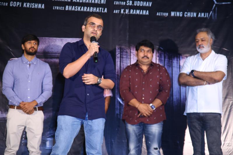 100-crores-move-poster-launch-press-meet-8.jpg
