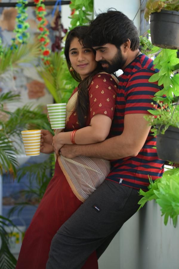 14-days-movie-stills-5.jpg