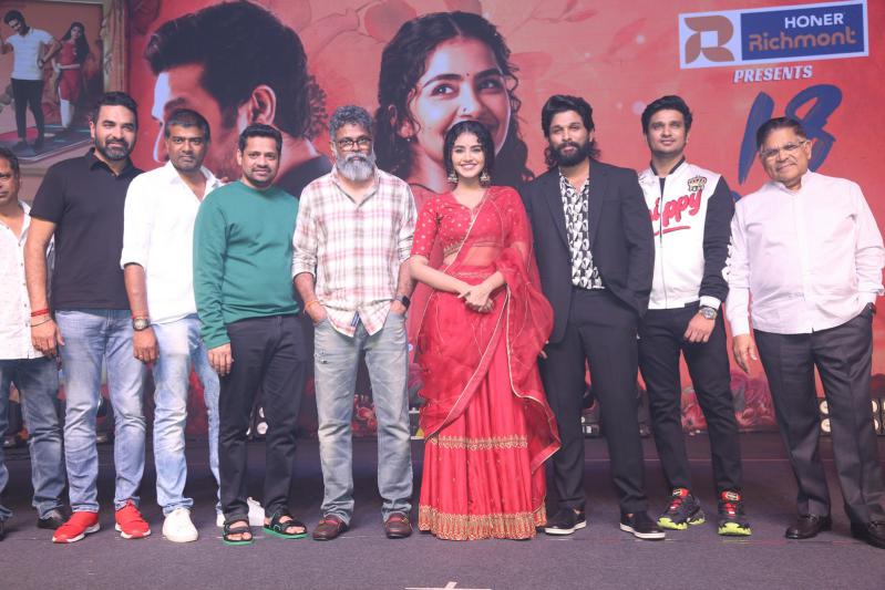 18-pages-movie-pre-release-29.jpg