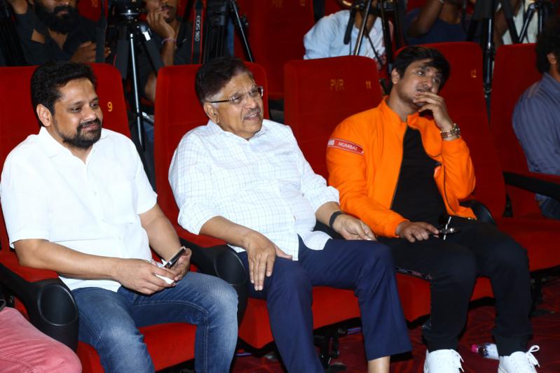 18-pages-movie-trailer-launch-11.jpg