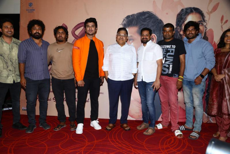 18-pages-movie-trailer-launch-13.jpg