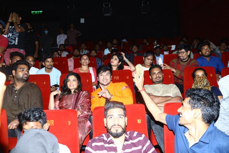 18-pages-movie-trailer-launch-18.jpg